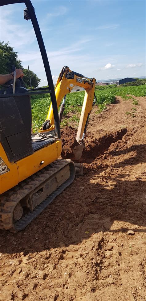 how to drive a mini digger|1 day mini digger training.